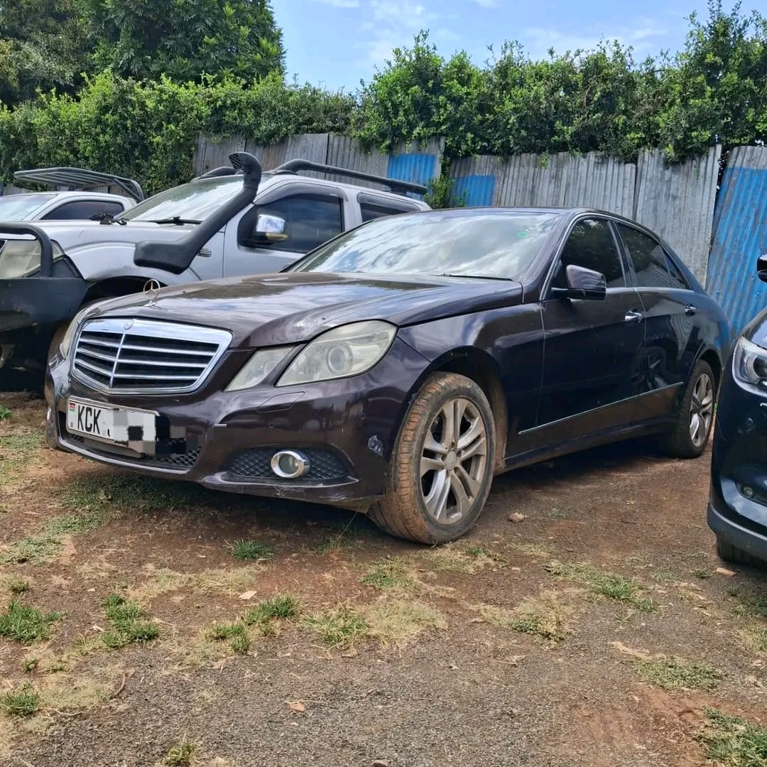 Mercedes E-Class image 2
